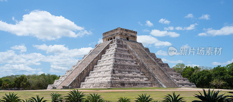 最好的奇琴伊察金字塔(又名Kukulkan或El Castillo)金字塔废墟-景观全景